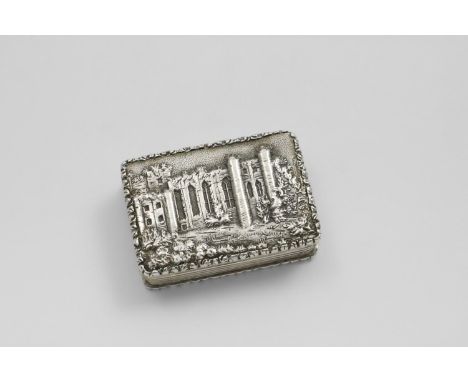AN EARLY VICTORIAN RECTANGULAR CASTLETOP VINAIGRETTE with reeded sides, raised borders and a view of Kenilworth castle on the