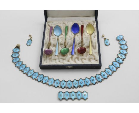 AN EARLY 20TH CENTURY NORWEGIAN SILVERGILT &amp; TURQUOISE ENAMEL NECKLACE AND MATCHING EARRINGS with spare links by Bernard 