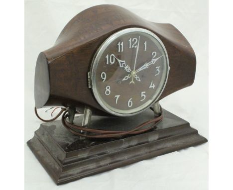 A mahogany cased mantle clock, the body as the central section of a propeller and inscribed "DRG.NO.L.A.594/2.GIPSY III & MAJ