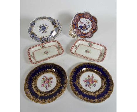A Spode's Imperial Japan pattern shell-moulded dish, in the Imari palette, printed backstamp, circa 1820, dia.22cm; together 