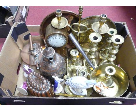 Mixed lot to include assorted metalware including Victorian copper jelly mould, various brass candlesticks, Edwardian balloon