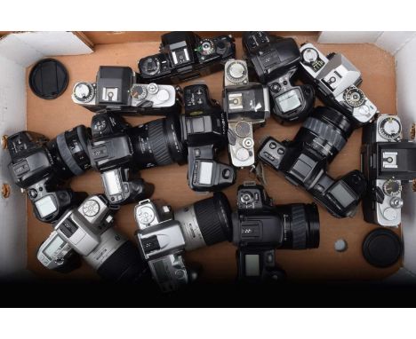 A Tray of Minolta SLR Cameras, a Minolta Dynax 5, with AF 28-100mm lens, Dynax 40, with AF 28-100mm lens, two Dynax 7000si, w