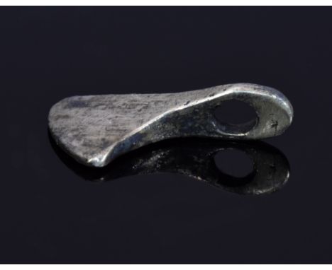 A fine Viking Scadinavian sceumorphic amulet shaped as bearded axe with intact loop - 20mm, 1,9 grams - ca.900-1100AD - From 