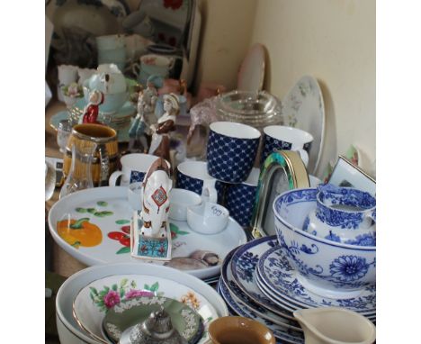 An Aynsley part tea set together with a Royal Albert Bone China part tea set, assorted decorative plates, mantle clock, blue 