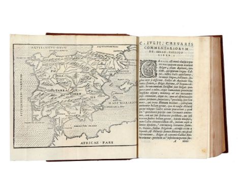 Caesar Gaius Iulius. Commentarii ab Aldo Manuccio Paulli f. Aldi n. emendati et scholiis illustrati... Venetiis: apud Aldum, 