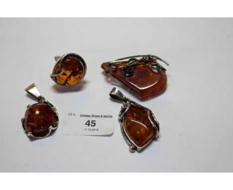 4 Items of Silver and Amber Jewellery