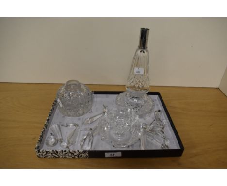 An Edwardian cut glass table lamp with faceted glass drops, measuring 33cm high