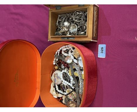 A quantity of silver jewellery and costume jewellery 