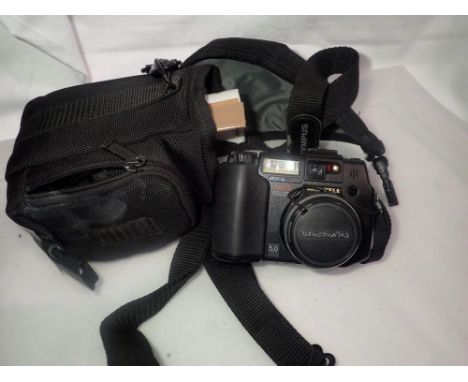 Olympus Camedia C-5050 zoom camera in case. UK P&amp;P Group 1 (£16+VAT for the first lot and £2+VAT for subsequent lots) 