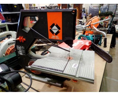 DeWalt DW100 band saw and sander. All electrical items in this lot have been PAT tested for safety and have passed. This does