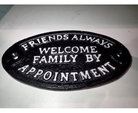 Cast iron Friends Always Welcome sign, L: 16 cm. UK P&amp;P Group 1 (£16+VAT for the first lot and £2+VAT for subsequent lots