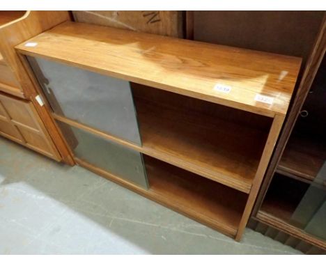 Two shelf oak bookcase with glass sliding doors, 25 x 90 x 60 cm. Not available for in-house P&amp;P 