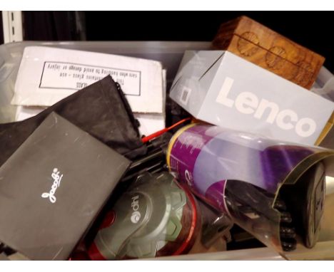 Mixed electrical items to include a vacuum cleaner. Not available for in-house P&amp;P 