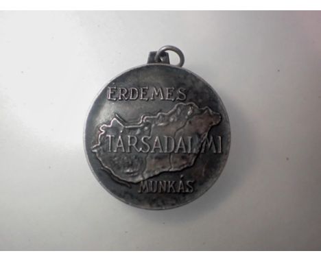 Hungarian Erclemes Tarsadal Munkas medal. UK P&amp;P Group 0 (£6+VAT for the first lot and £1+VAT for subsequent lots) 