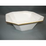 KPM Berlin Kurland mit Goldrand. Große quadratische Schale. Erste Wahl. H. 8x23x23cm.
