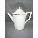 KPM Berlin Kurland mit Goldrand. Große Kaffeekanne. Erste Wahl. H. 23cm.
