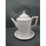 KPM Berlin. Kurland. Große Kanne und Teller. Erste Wahl. H. 25cm.