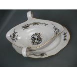 Meissen (Schwerter). Schwarzer Drache. Große Sauciere. Erste Wahl. Ca. 26cm.