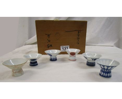 6 Oriental cups