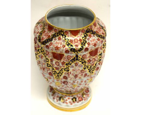 Large Imari vase, possibly Worcester, pattern 3934, decorated in Crown Derby style   