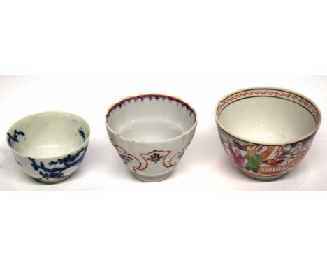 Group of three tea bowls comprising a Worcester bowl with blue and white design, a Chinese polychrome design and a further En