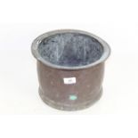 A small copper pot / planter with decorative lip