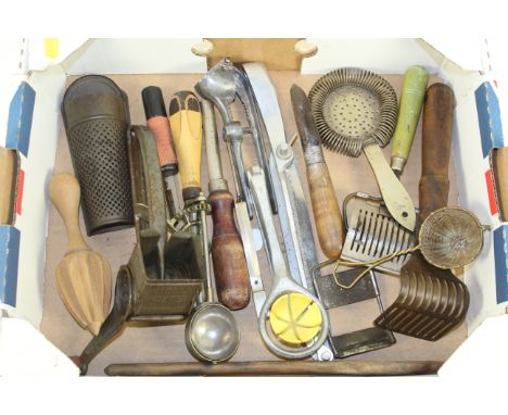 A tray of miscellaneous kitchen tools 
