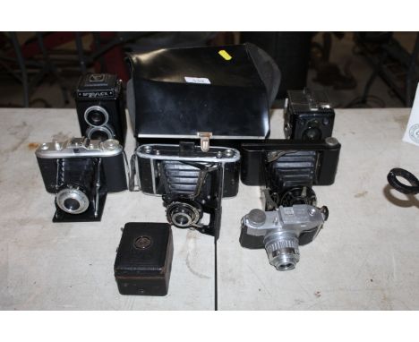 A quantity of vintage cameras to include Argus, Argo, Agfa, Agnar, Zeiss, Ikon, Coronet, Bencini, Comet, miniature ox camera 