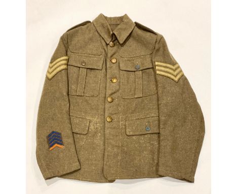 1918 Pattern British Army WW1 issue tunic.This example similar to the 1902 pattern, but tailored with single pleat to the col