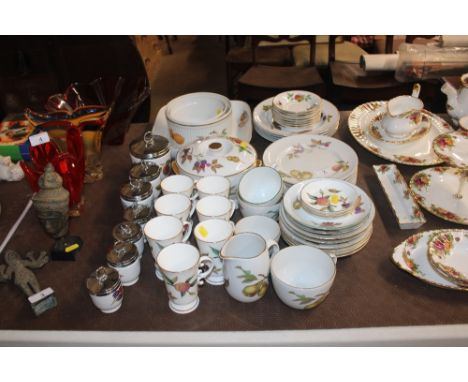 A collection of Royal Worcester "Evesham" and "Arden" pattern dinner and teaware 
