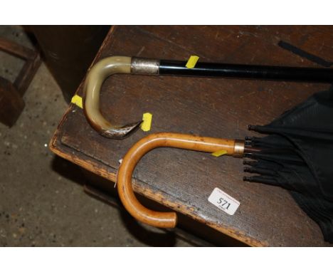 A gent's umbrella with 9ct gold mount and a Victorian ebonised walking stick with horn handle and silver mount 