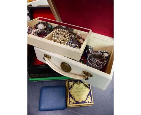 TWO BOXED SETS OF ROYAL CROWN DERBY PORCELAIN JEWELLERY TOGETHER WITH A LARGE COLLECTION OF VINTAGE COSTUME JEWELLERY CONTAIN