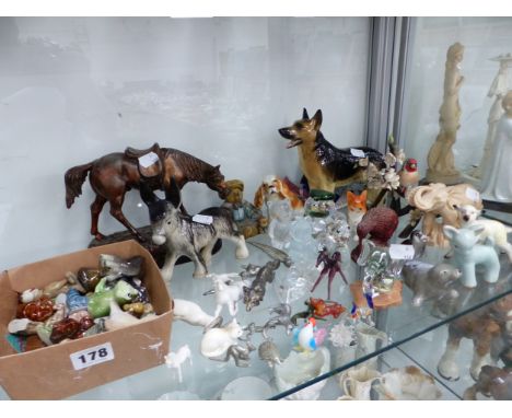 A COLLECTION OF MISCELLANEOUS METAL, GLASS AND CERAMIC ANIMAL FIGURES