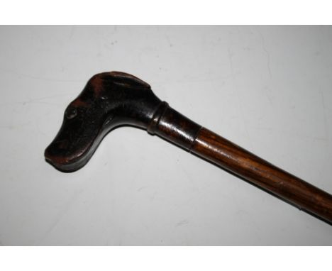 A LATE 19TH / EARLY 20TH CENTURY WALKING STICK WITH CARVED DOGS HEAD HANDLE, overall L 81 cm