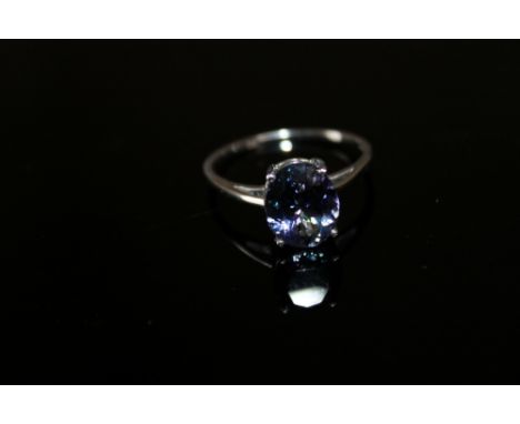 A HALLMARKED 14K WHITE GOLD BICOLOUR TANZANITE RING, the tanzanite being approx 3.62, measuring approx 11 mm x 9 mm, ring siz