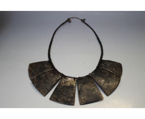 A FILIPINO TRIBAL SHELL AND JADE WAIST ADORNMENT, circumference of waist band approx 70 cm