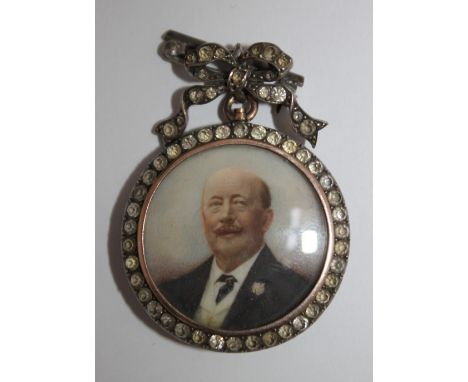 AN EARLY 20TH CENTURY DOUBLE SIDED CIRCULAR PORTRAIT MINIATURE OF A HUSBAND AND WIFE, in a silver circular brooch frame, unsi