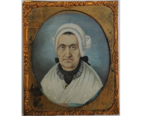 A LATE 19TH / EARLY 20TH CENTURY OVAL PORTRAIT MINIATURE OF A LADY IN A WHITE SHAWL AND BONNET WITH BLACK SCARF, in a gilt me