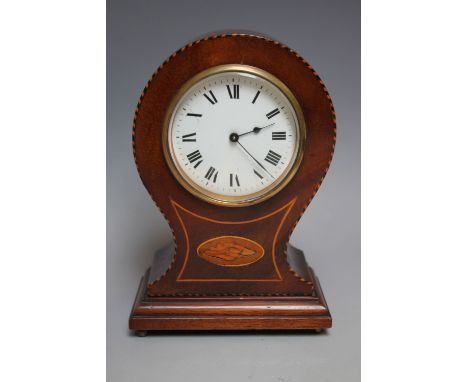 A MAHOGANY INLAID BALLOON MANTLE CLOCK, H 21.75 cm
