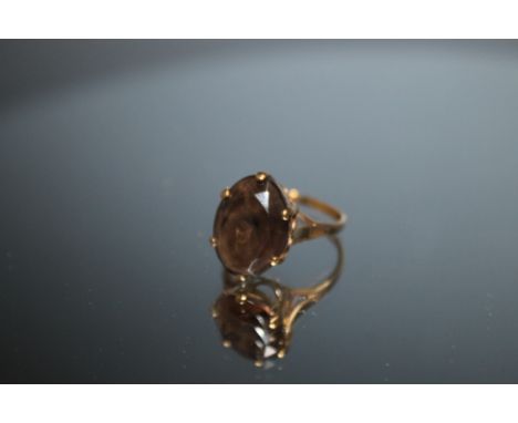 A HALLMARKED 9 CARAT GOLD LARGE SMOKY QUARTZ RING, the oval stone measures approx 16 mm x 12 mm, approx weight 4g, ring size 