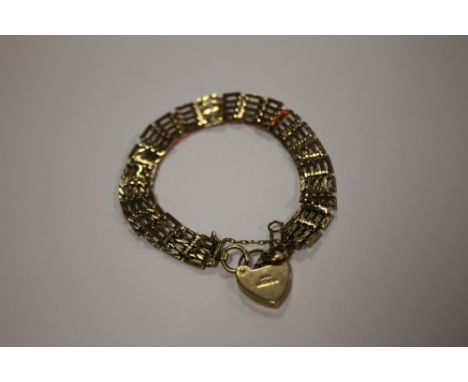 A HALLMARKED 9 CARAT GOLD FIVE BAR GATE BRACELET, approx weight 14.9g