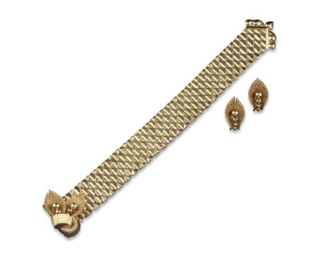 A 9ct gold jarretière bracelet and earring set by Kutchinsky, the strap bracelet with integrated links and stylised foliate b
