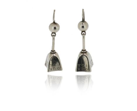 A pair of silver engraved bell earrings, with inscription 'TOI COM MAC IN' translating to 'I am submitted to the eyes', 4.8cm