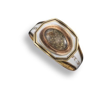 A George III gold mourning ring, the octagonal centre section set with an oval locket compartment containing fine plaited hai