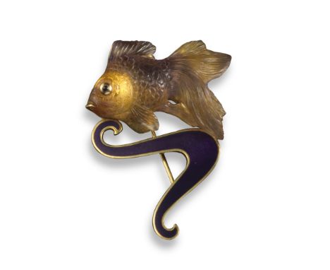 A gold and enamel fish brooch by Steven Webster, the fish carved from ametrine with an onyx eye and purple enamel decoration 