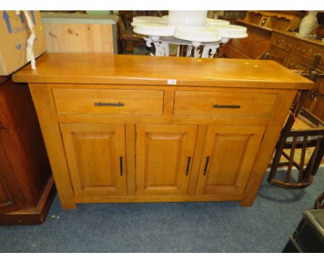 A MODERN LIGHT OAK SIDEBOARD WITH TWO DRAWERS H-92 CM W-140 CM