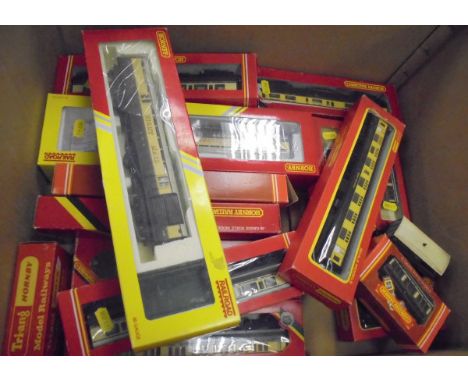 A collection of Hornby 00 gauge GWR rolling stock including "Composite Coach 57" (R429) (boxed x 3), "Composite Coach" (R159)