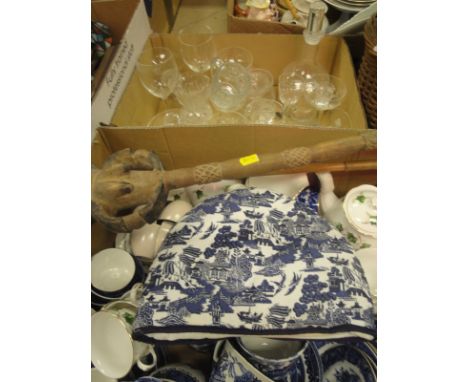 A box containing assorted Royal Worcester "Willow" pattern and other "Willow" pattern tea wares, a Colclough ivy decorated pa