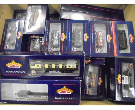 A quantity of Bachmann Branch Line Model Railways 00 gauge rolling stock (boxed) (29)