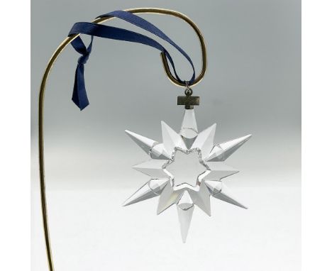 Star or snowflake shaped tree ornament in clear faceted crystal. Swarovski mark. This item has its original box: 5.75"L x 6.5